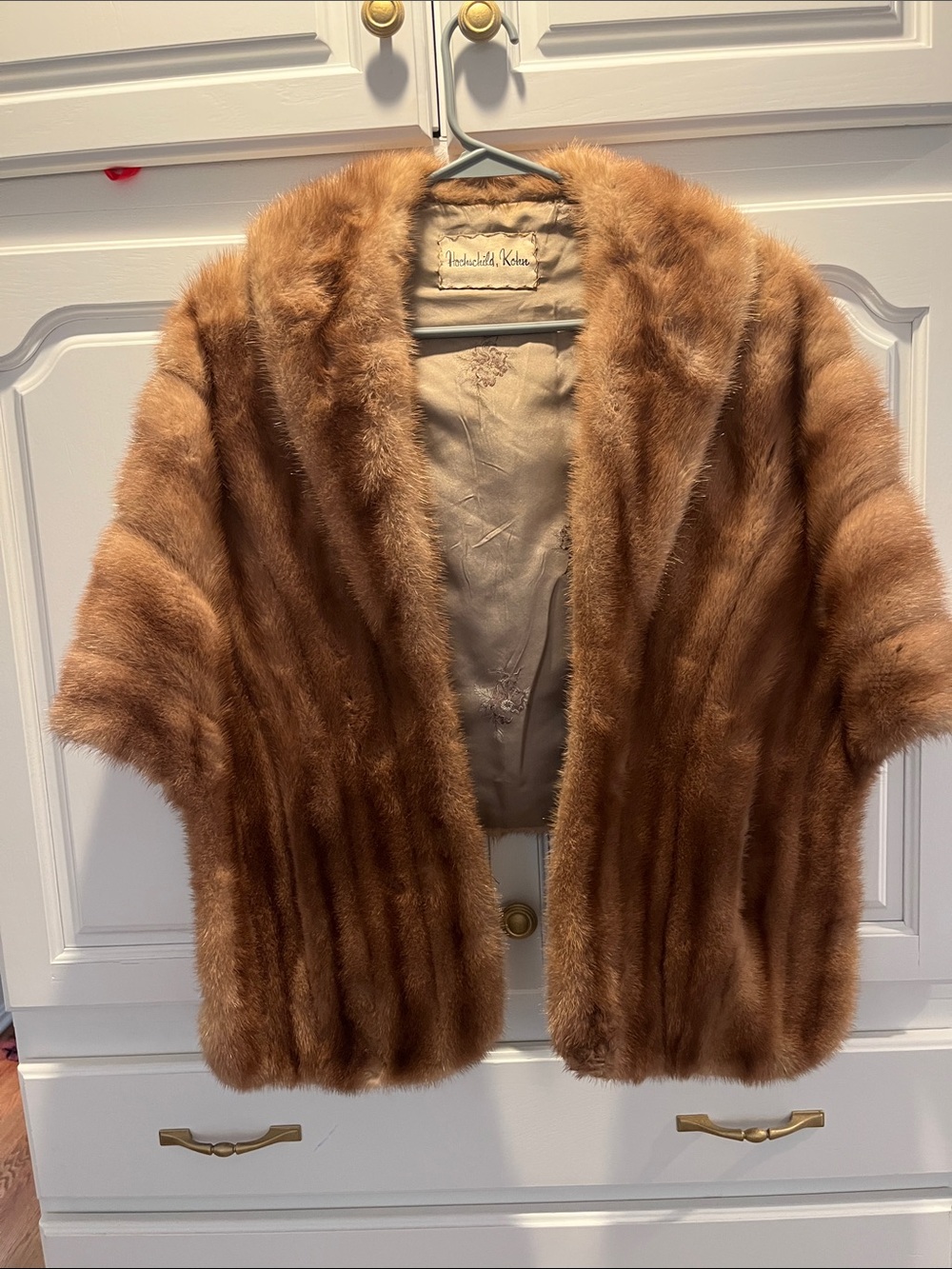 Vintage brown mink fur stole/capelet with a satin lining